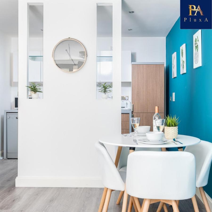 Pluxa Vivid Veranda Beautiful City Centre Apartment With Free Parking Birmingham Bagian luar foto