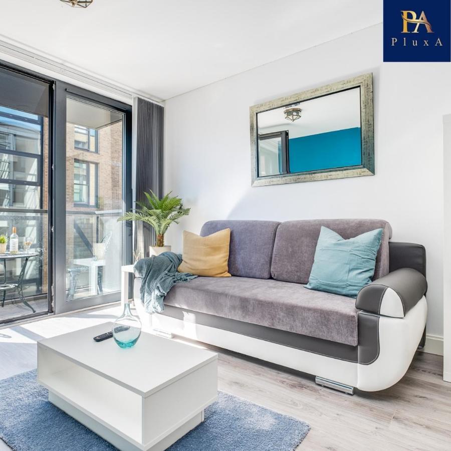 Pluxa Vivid Veranda Beautiful City Centre Apartment With Free Parking Birmingham Bagian luar foto