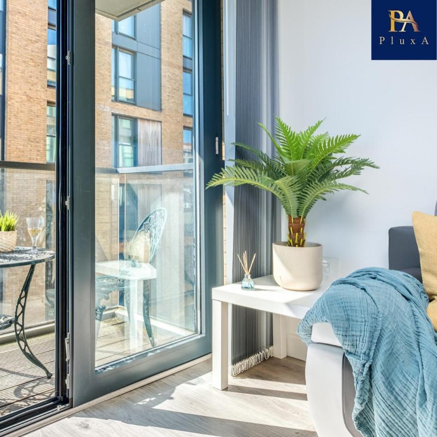 Pluxa Vivid Veranda Beautiful City Centre Apartment With Free Parking Birmingham Bagian luar foto