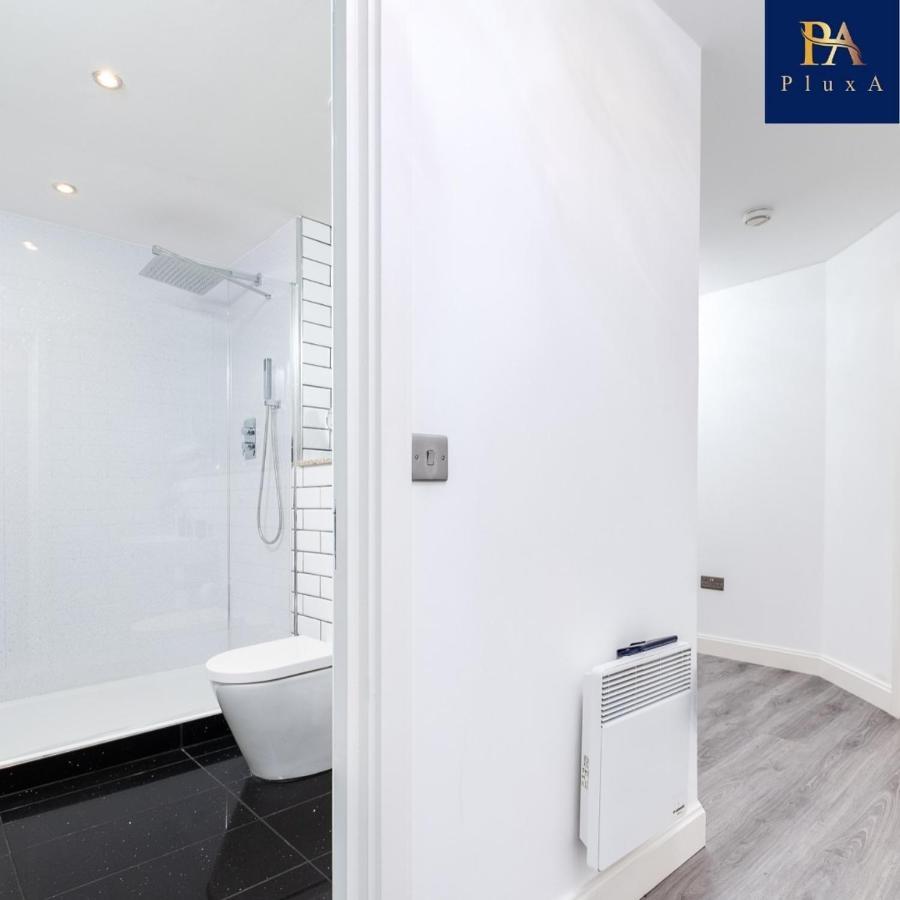 Pluxa Vivid Veranda Beautiful City Centre Apartment With Free Parking Birmingham Bagian luar foto