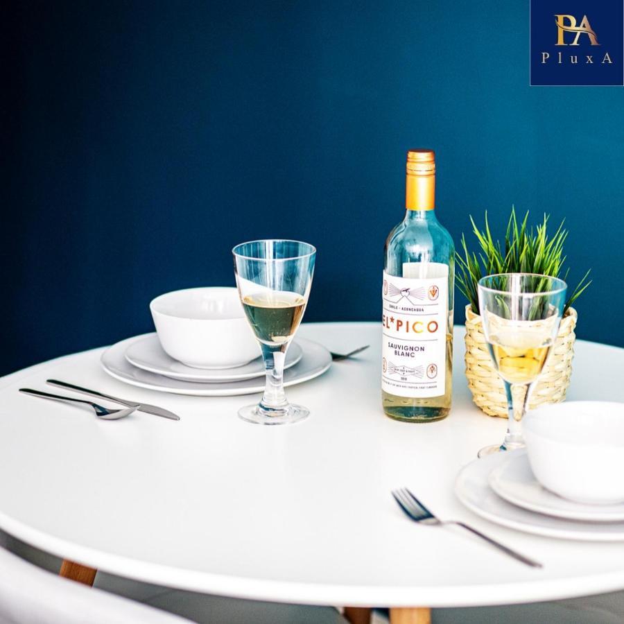 Pluxa Vivid Veranda Beautiful City Centre Apartment With Free Parking Birmingham Bagian luar foto