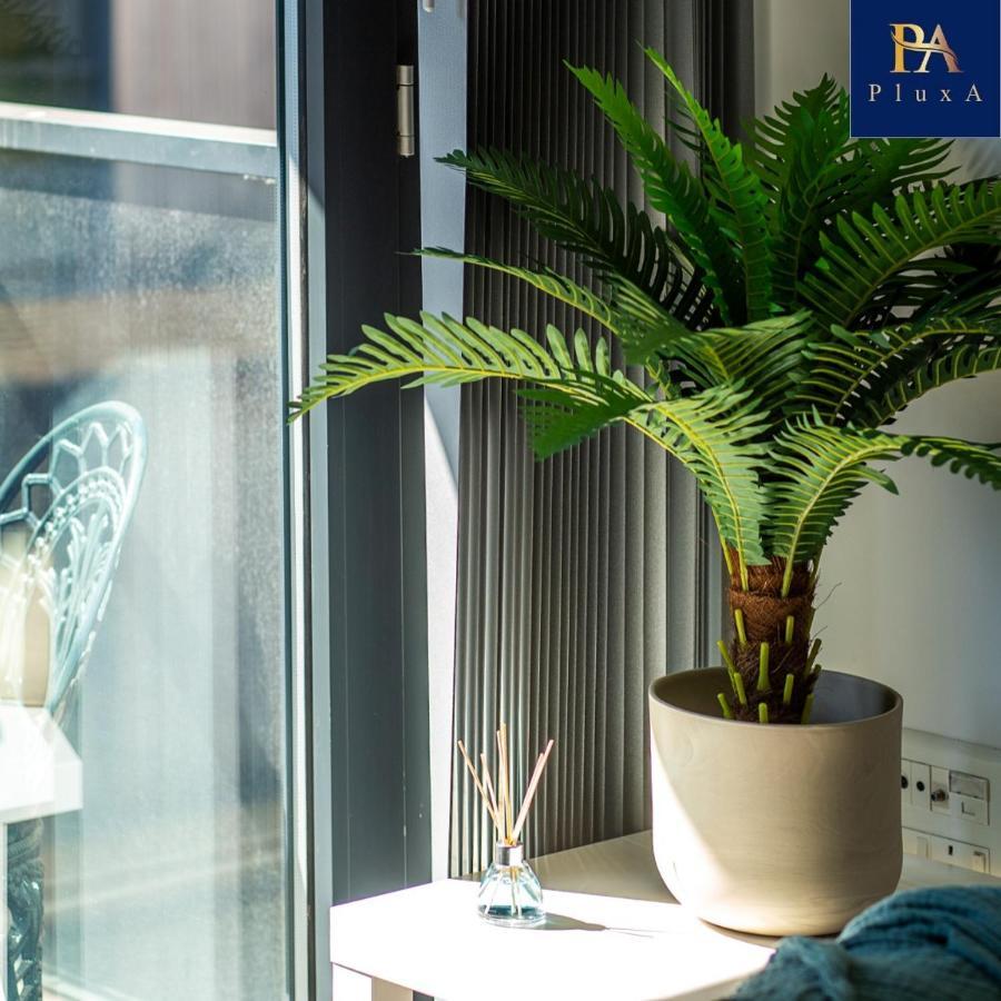 Pluxa Vivid Veranda Beautiful City Centre Apartment With Free Parking Birmingham Bagian luar foto