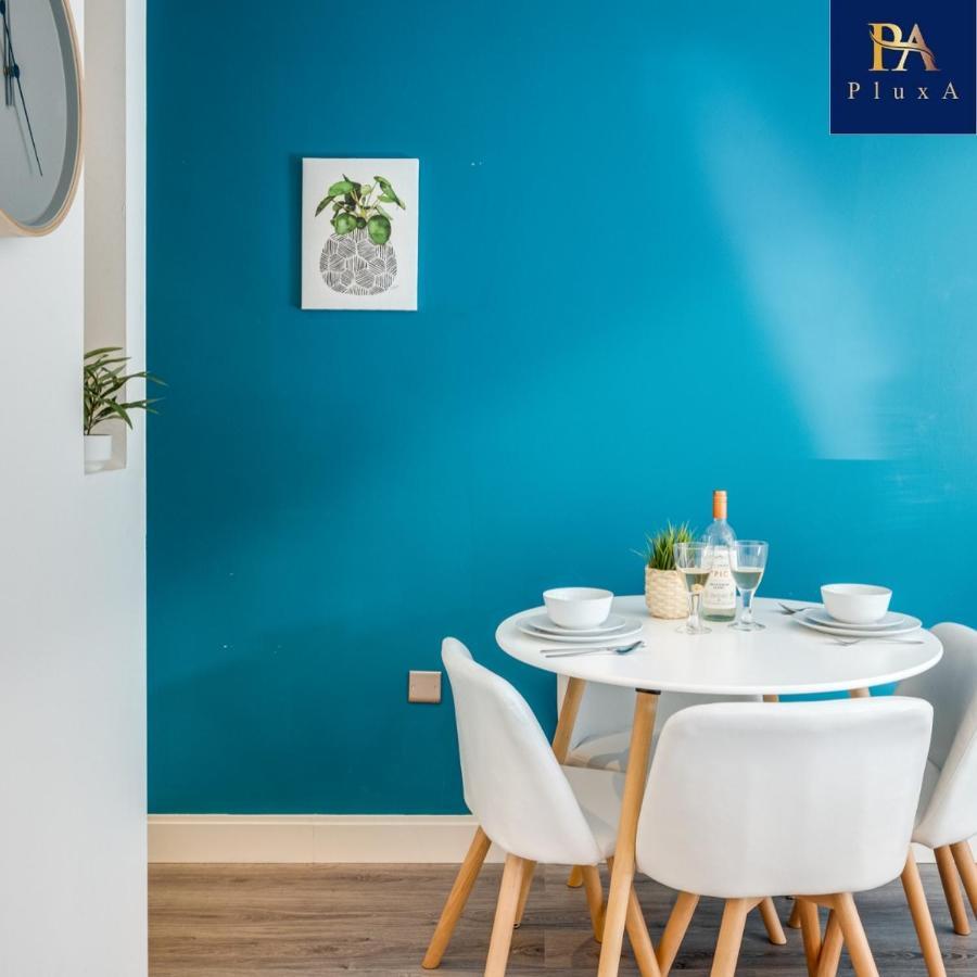 Pluxa Vivid Veranda Beautiful City Centre Apartment With Free Parking Birmingham Bagian luar foto